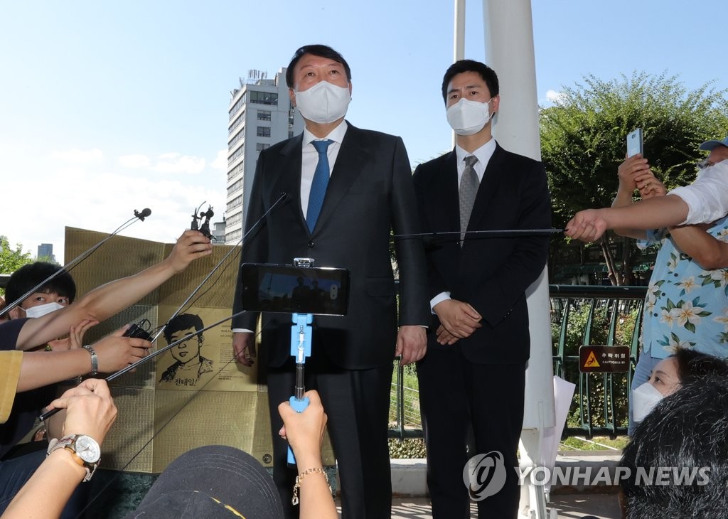 질의응답하는 국민의힘 윤석열 대선 경선 후보