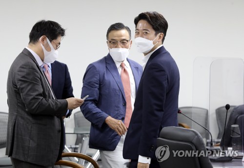 선관위원들 만나는 이준석