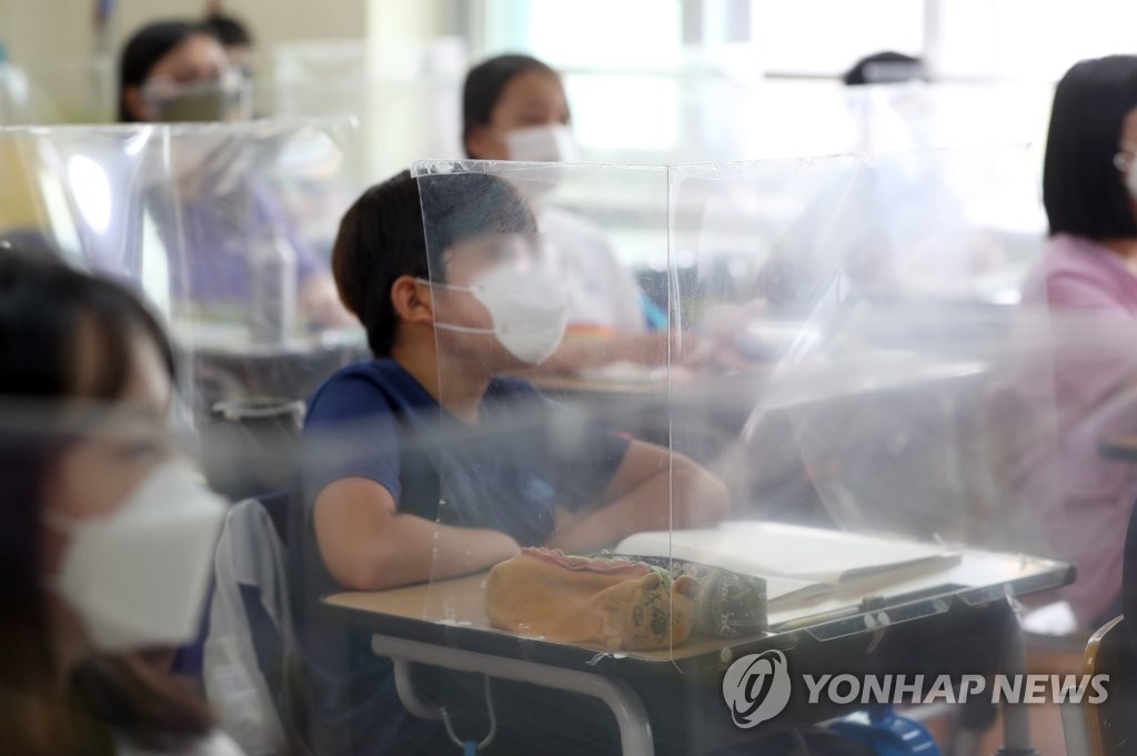 일상이 된 마스크와 칸막이