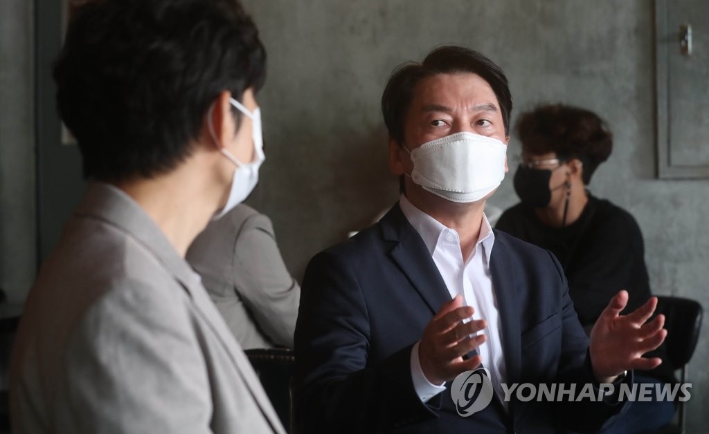 자영업자 비대위 회원 간담회 참석한 국민의당 안철수 대표