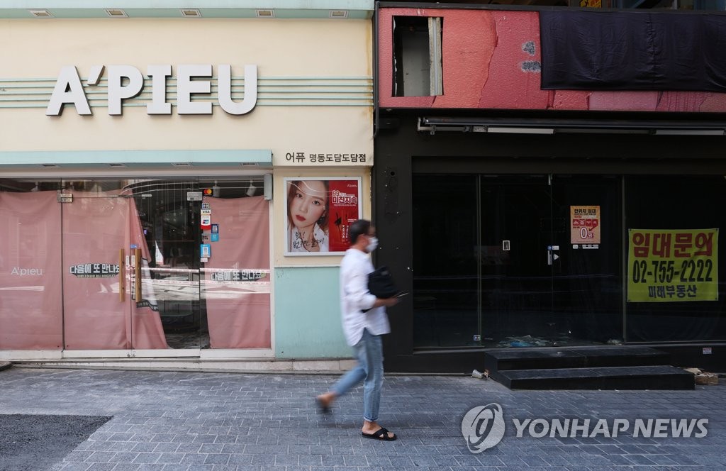 This photo, taken Sept. 15, 2021, shows for lease signs put up at stores in the shopping district of Myeongdong in central Seoul amid the protracted pandemic. (Yonhap)