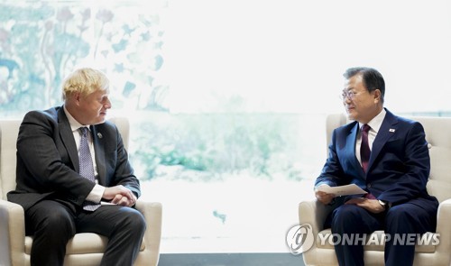 문 대통령, 영국 총리와 정상회담