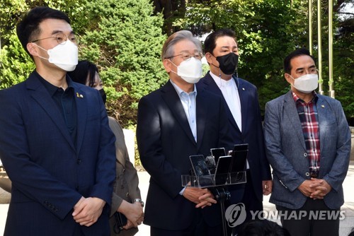 이재명, 사회필수인력 소방관들 격려