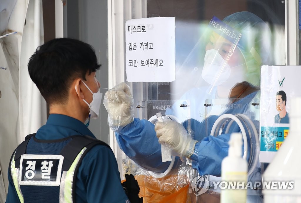 갈수록 가팔라지는 코로나19 확산세, 누적 확진자 수 30만명 돌파