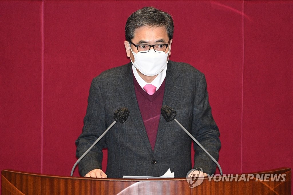 This file photo, taken Feb. 26, 2021, shows Rep. Kwak Sang-do of the main opposition People Power Party speaking during a parliamentary session at the National Assembly in Seoul. (Yonhap)