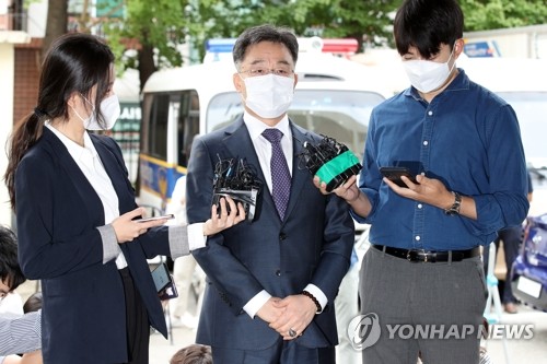 경찰 출석한 화천대유 대주주 김만배