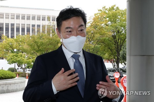 질문에 답변하는 김오수 검찰총장
