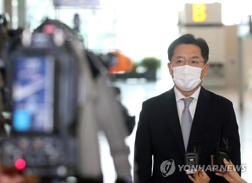 '북 미사일 논의' 인도네시아로 출국하는 노규덕 본부장