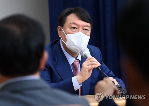당원들 질문에 답하는 윤석열 대선 경선 후보