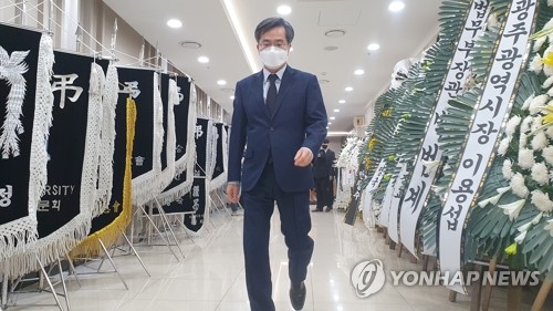 이완구 전 총리 빈소 찾은 김동연