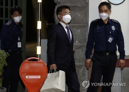 구속영장 기각에 구치소 나서는 화천대유 대주주 김만배 씨