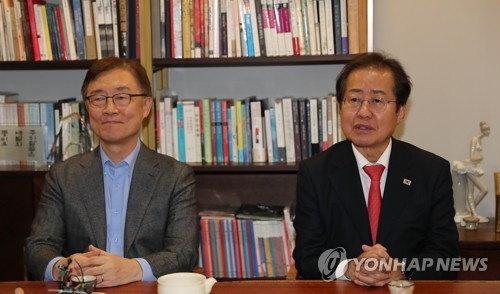 최재형 만나 발언하는 홍준표