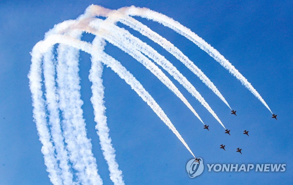 ソウル航空宇宙・防衛展の祝賀飛行 ソウル航空宇宙・防衛展の祝賀飛行