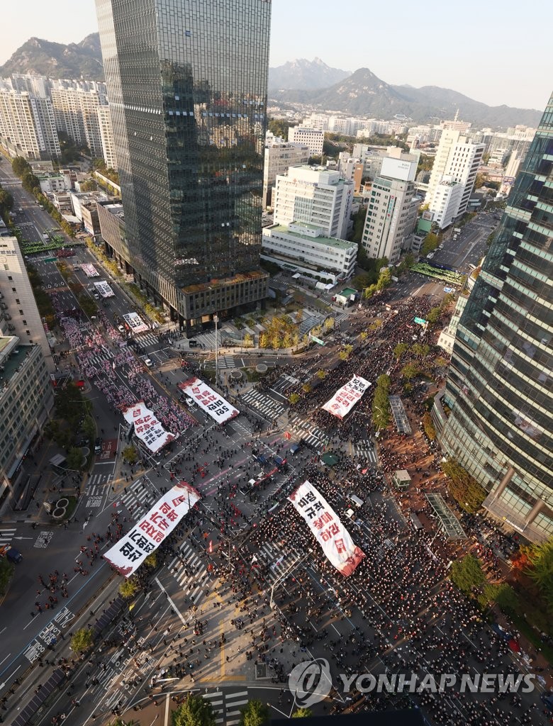 Umbrella union stages massive rallies Umbrella union stages massive rallies