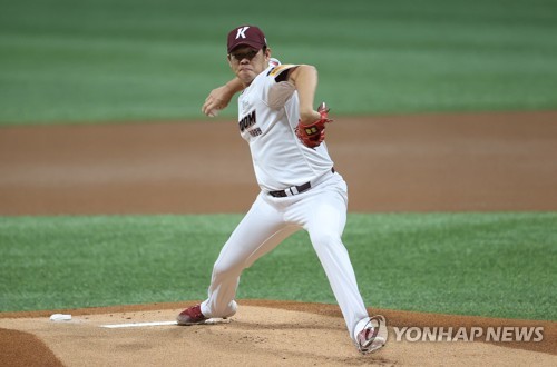 역투하는 키움 선발 정찬헌