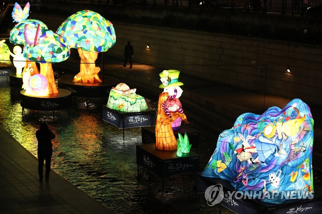 83개 등불로 밝히는 '청계천 힐링숲'