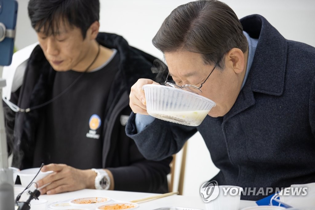 ソルロンタンで腹ごしらえ ソルロンタンで腹ごしらえ