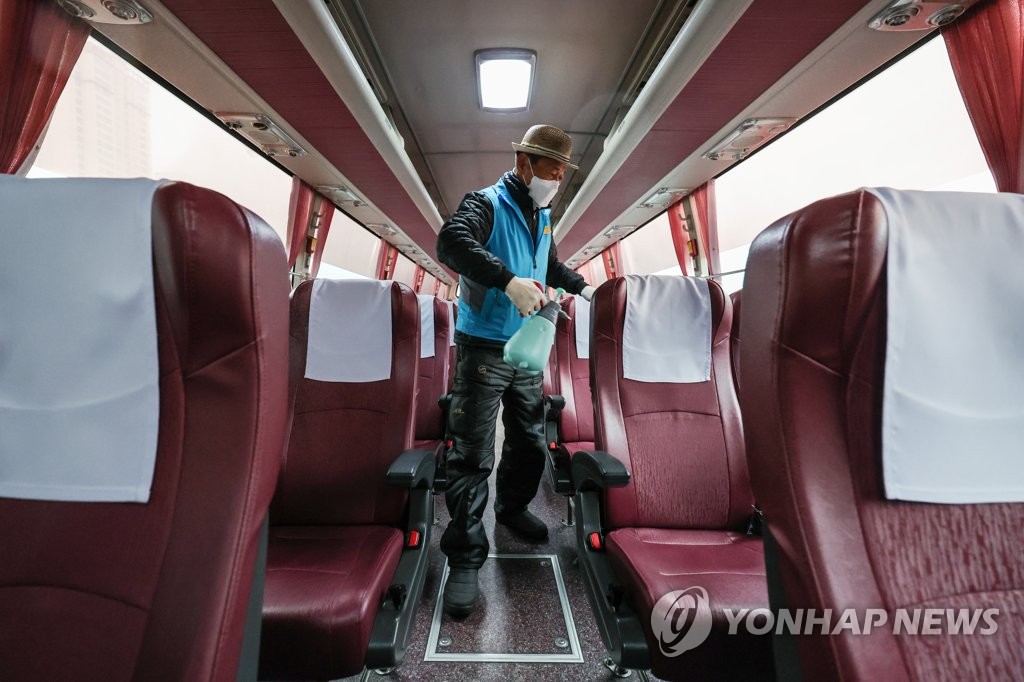 설 앞두고 고속버스 방역 철저
