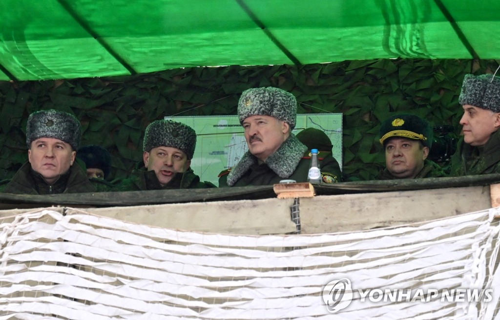 러시아군과의 연합훈련 시찰하는 루카셴코 벨라루스 대통령