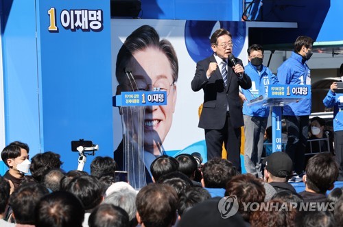 창원에서 지지호소하는 이재명 대선후보