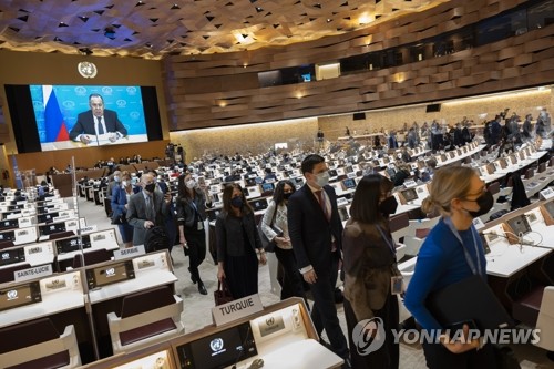 러 외무장관 연설에 집단퇴장 하는 유엔 군축회의 참석 외교관들