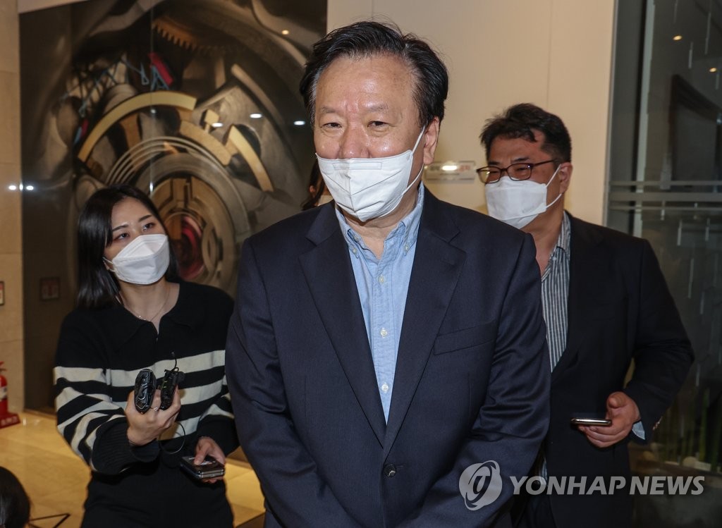 사무실로 향하는 정호영 후보자