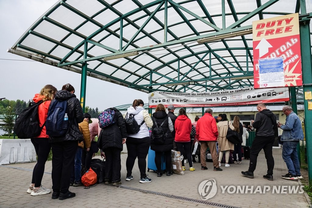 폴란드로 향하는 우크라이나 피란민들