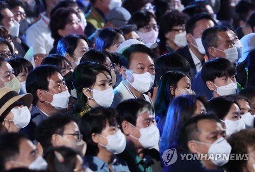 공연 관람하는 윤석열 대통령 내외
