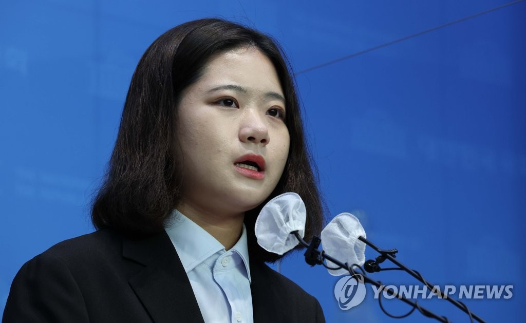 대국민 호소 기자회견하는 박지현 공동비상대책위원장