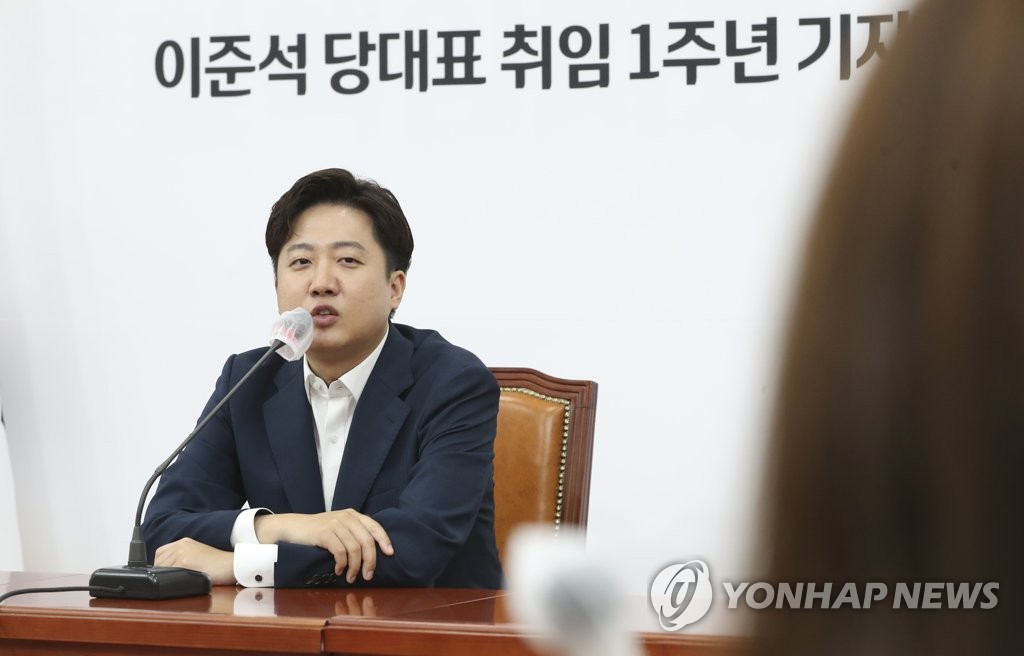 발언하는 이준석 대표