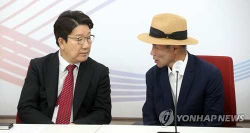 이래진 씨와 대화하는 권성동 원내대표
