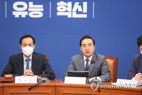 발언하는 박홍근 원내대표