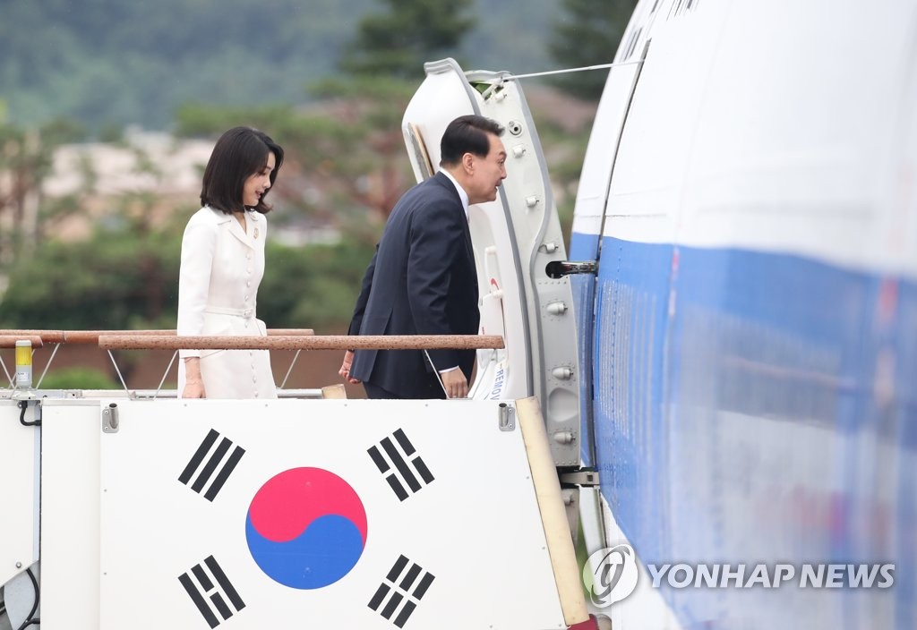 Yoon parte a España Yoon parte a España