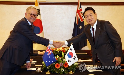스페인에서 만난 한·호주 정상