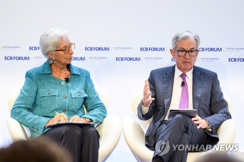 유럽중앙은행 포럼 참석한 파월·라가르드