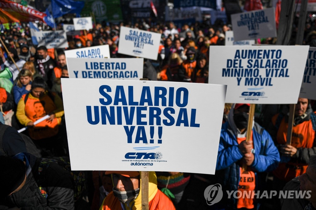 '살인적 인플레'에 시위 벌이는 아르헨 시위대