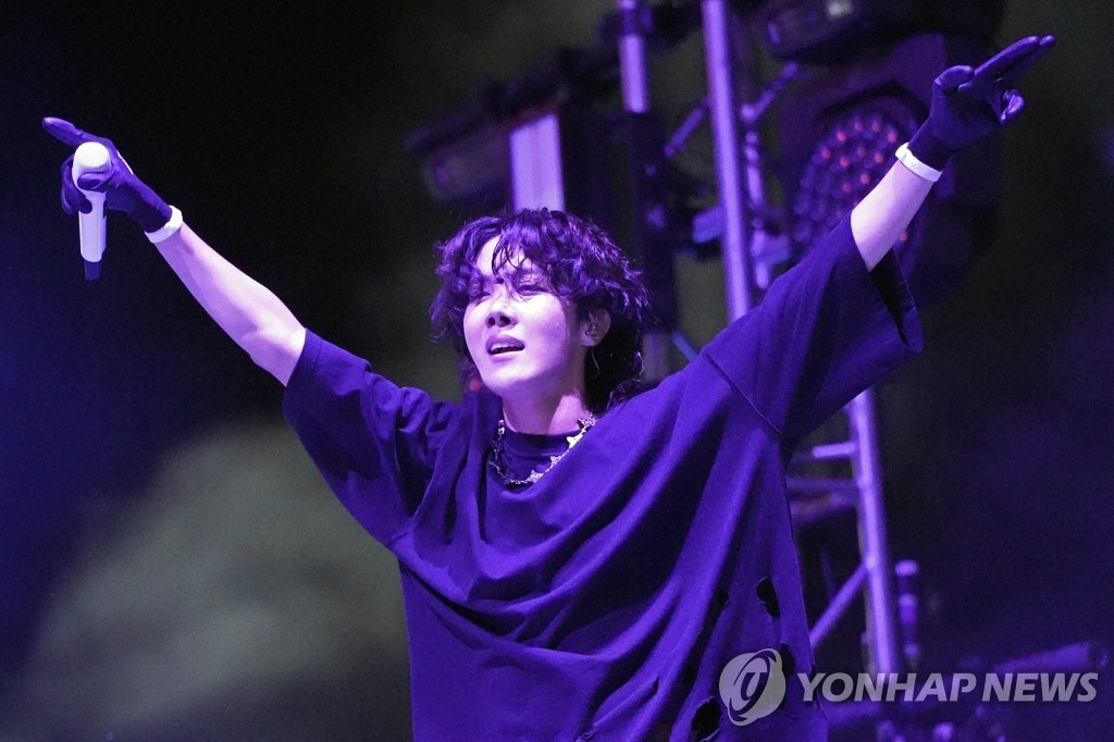 '롤라팔루자 뮤직 페스티벌'서 공연하는 제이홉
