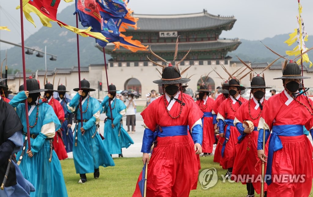 광화문광장 재개장 기념 '수문장 순라의식'