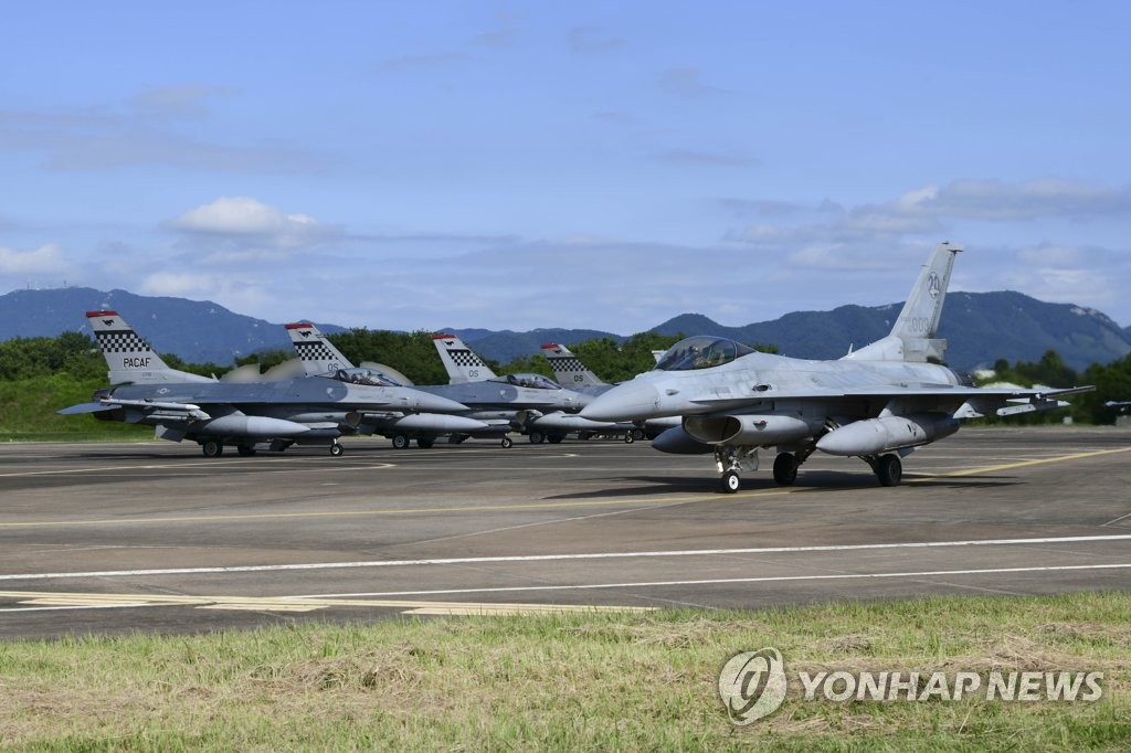 쌍매 훈련 참가한 KF-16 전투기와 F-16 전투기