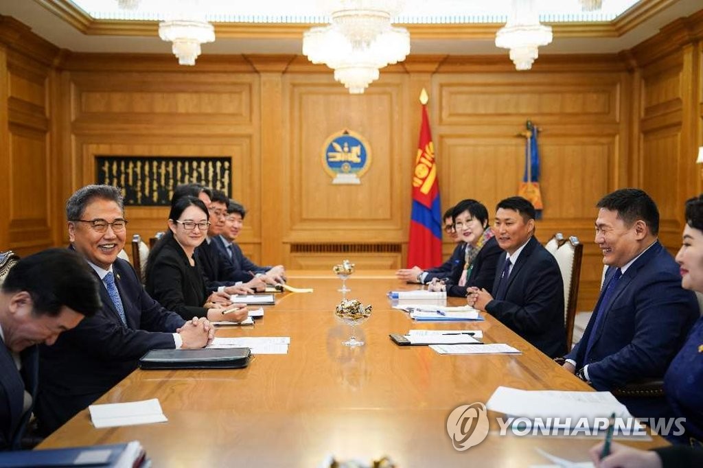 박진 장관, 몽골 총리 예방