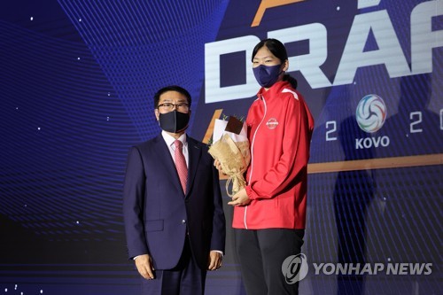 1라운드 1순위 지명받은 어르헝 페퍼저축은행 행