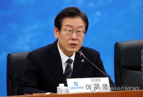 발언하는 이재명 대표