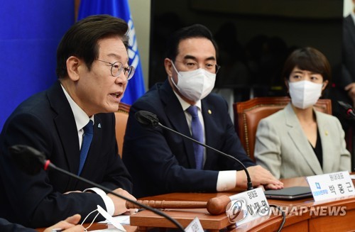발언하는 이재명 대표