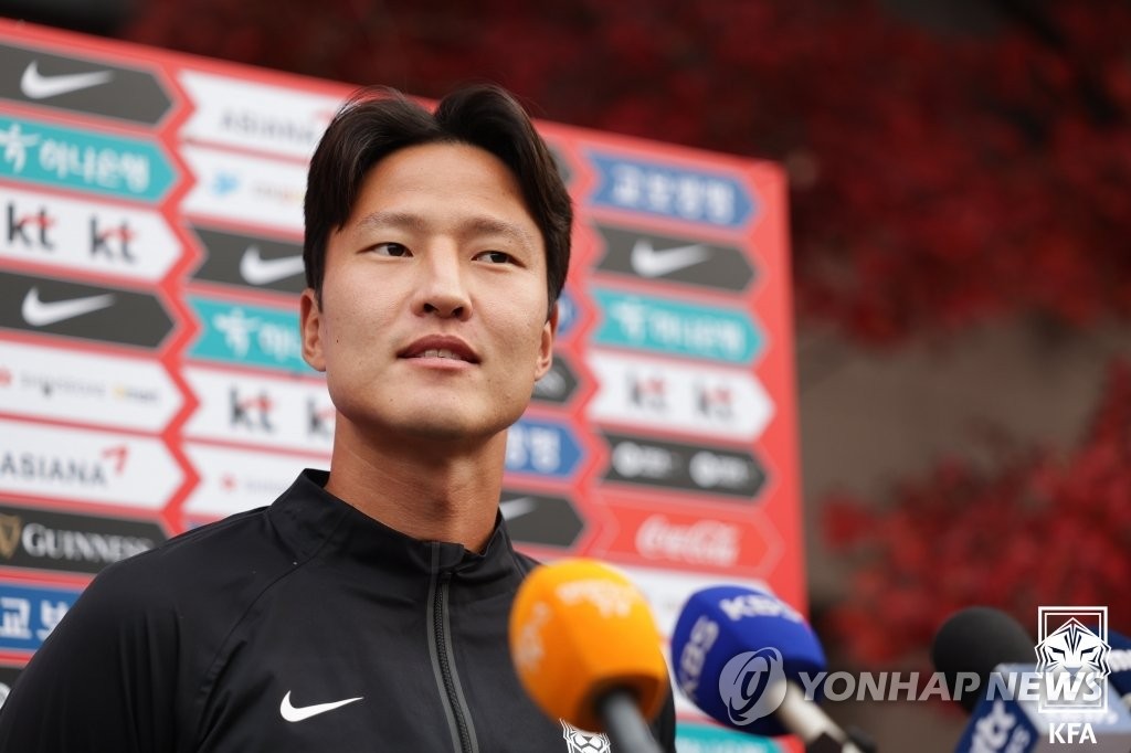 South Korean defender Kwon Kyung-won speaks to reporters at the National Football Center in Paju, Gyeonggi Province, before a training session on Nov. 9, 2022, in this photo provided by the Korea Football Association. (PHOTO NOT FOR SALE) (Yonhap)