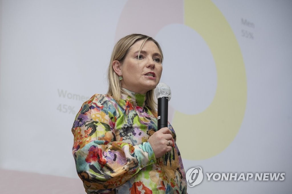강연하는 아이슬란드 문화상무부 장관