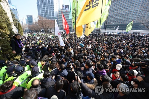 경찰과 충돌 발생