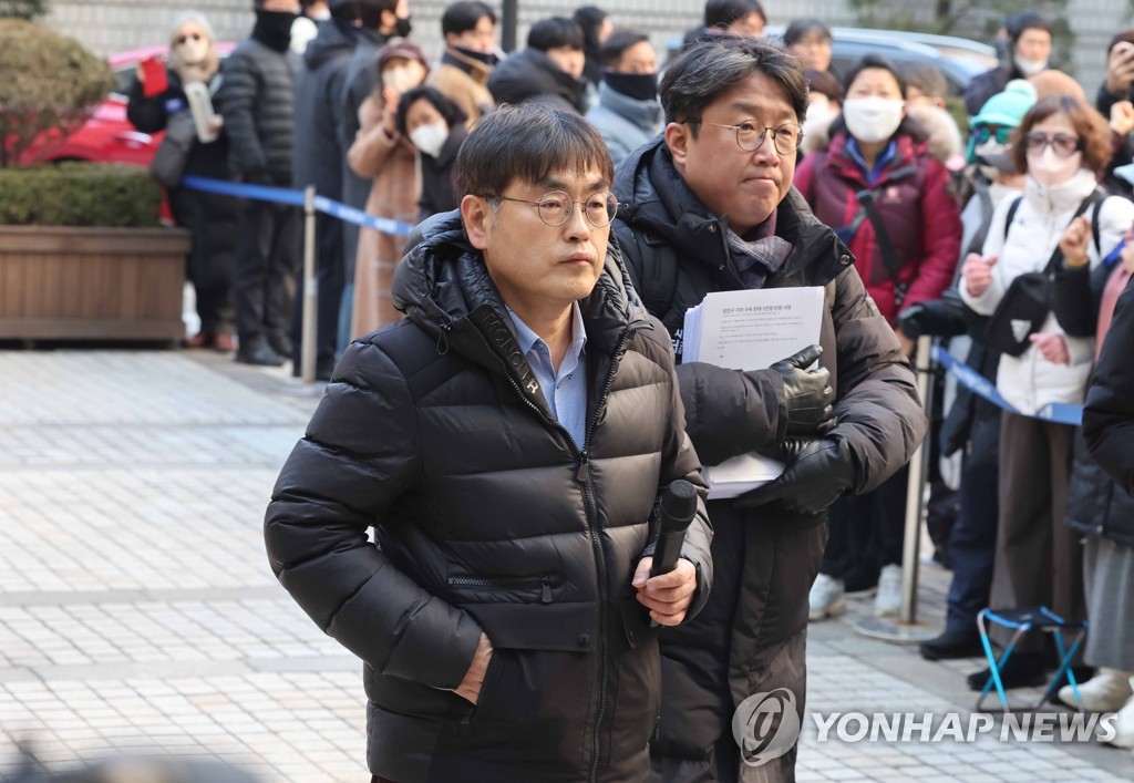 법정 향하는 더탐사 강진구 대표