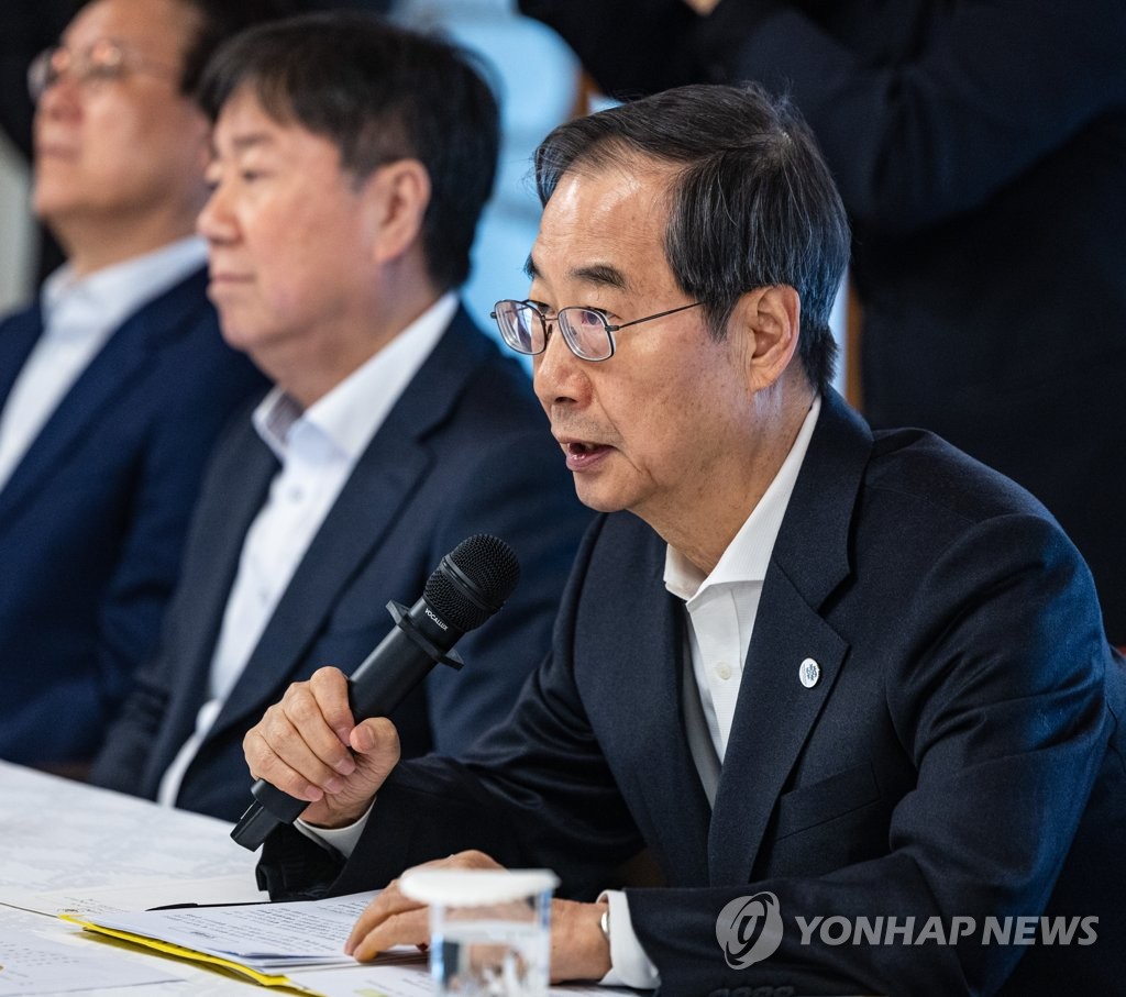 당정협의에서 발언하는 한덕수 국무총리