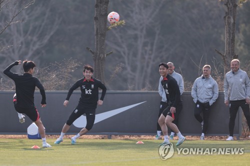 훈련하는 축구 국가대표팀