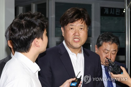 [1보] '이재명 측근' 김용, 보석으로 석방…법정구속 160일만